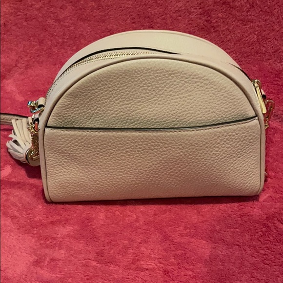 Beautiful Michael Kors Blush Crossbody - Picture 2 of 10